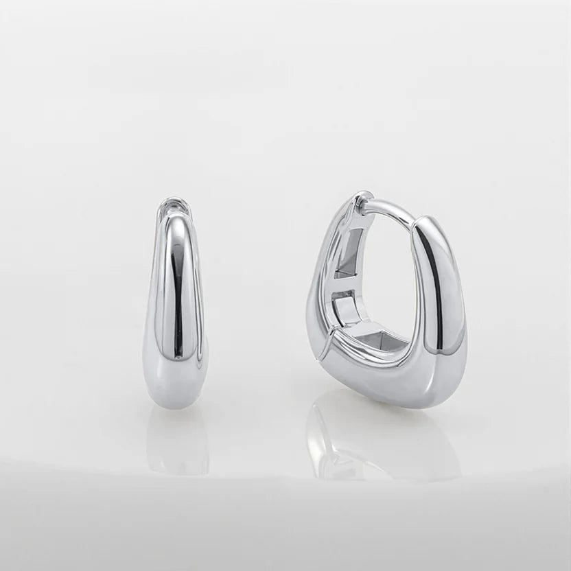 Neve Huggie - Earring