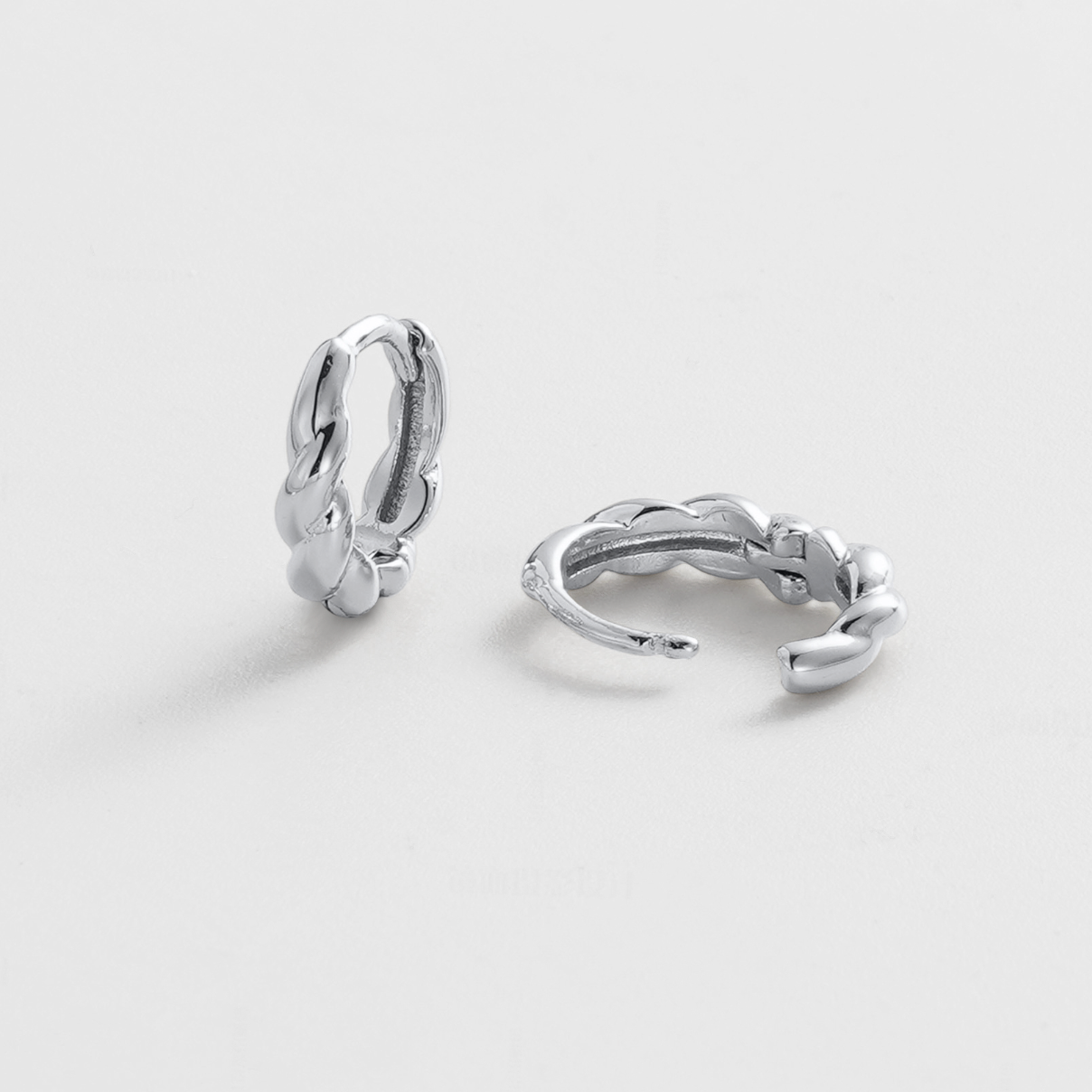 Marley Huggie-Earring
