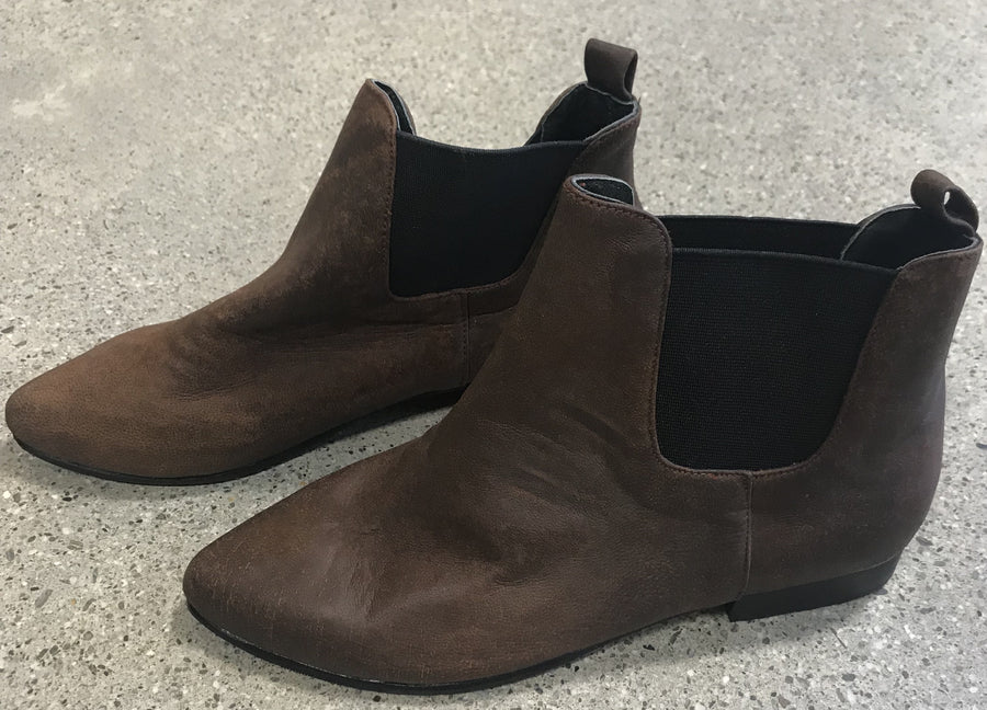 Leather Ankle Boots / Brown - Size 39